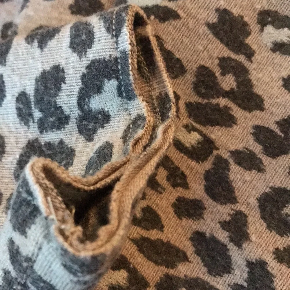 Hollister Off the Shoulder Leopard Top - Picture 11 of 11